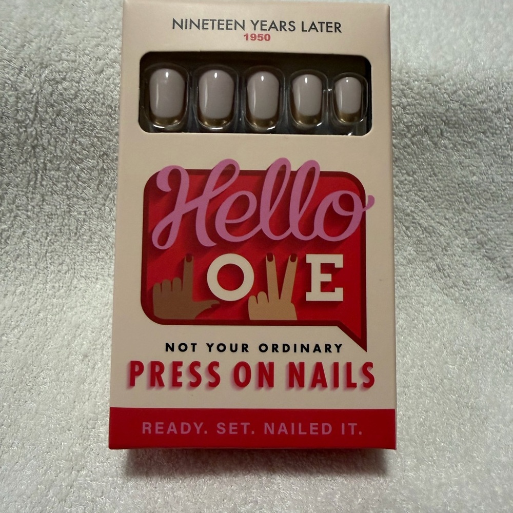 Hello Love Nineteen Years Later Short Press-On Nails